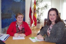 La consejera de Sanidad de Cantabria, María Luisa Real y la presidenta del Colegio Oficial de Farmacéuticos, Marta Fernández-Teijeiro