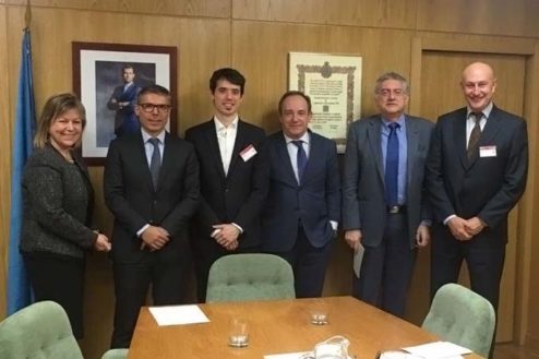 Representantes de Asebio, con Rivero y Castrodeza, en la reunión en la que mostraron su colaboración para mejorar el acceso.