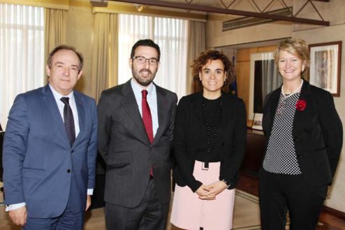 José Javier Castrodeza, secretario general de Sanidad; Joaquín Rodrigo, presidente de Biosim; Dolors Montserrat, ministra de Sanidad y Regina Múzquiz, directora general de Biosim