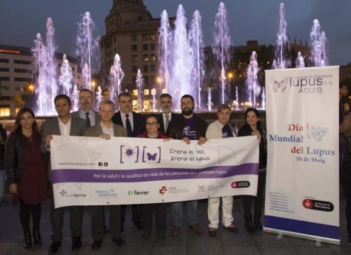 Imagen de la reunión reivindicativa de pacientes, farmacéuticos y otros representantes del sector por el Día Mundial del Lupus.