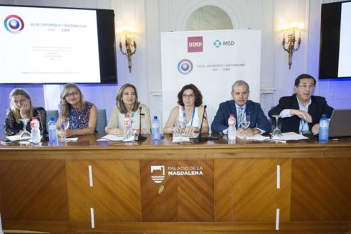 Participantes en la mesa de debate sobre ‘Experiencias de éxito de las CCAA para facilitar el acceso’