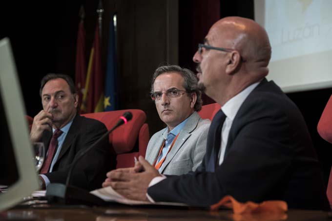 César Pascual, director general de Coordinación de la Asistencia Sanitaria de la Comunidad de Madrid y Javier Ellena, presidente de Lilly España, Portugal y Grecia