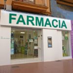 Las farmacias valencianas reparten mascarillas a población vulnerable adquiridas por la Consellería