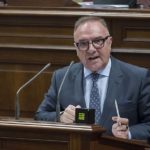 Baltar presenta en el Parlamento el ‘Compromiso’ por la Sanidad canaria