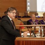 La Academia de Farmacia de Cataluña premia la labor y entrega de Ricard Troiano al frente de Farmamundi