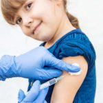 La AEP recomienda vacunar de gripe a los niños con secuelas neurológicas o respiratorias a causa del covid-19