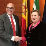 La Escuela Andaluza de Salud Pública y Roche renuevan su convenio centrado en la medicina de precisión