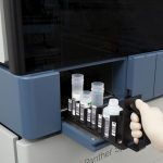 Grifols produce una alternativa a las PCR en su fábrica de San Diego y podría producir un millón por semana