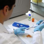 Un proyecto del CSIC prueba ‘cócteles antivirales’ para intentar bloquear posibles mutantes del SARS-CoV2