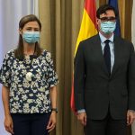 España espera tres millones de dosis de vacunas de Oxford-AZ para diciembre si hay éxito en los ensayos