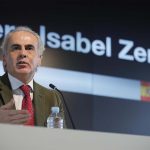 Madrid califica de “apropiación indebida” la regulación de sanitarios anunciada por Sánchez