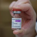 Andalucía vacunará con AZ la próxima semana a profesionales esenciales que recibieron la primera dosis