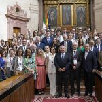 Los farmacéuticos presentan su declaración por el DMF en el Parlamento de Andalucía