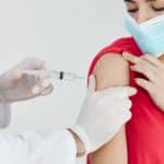 La FIP defiende la aplicación conjunta de las vacunas frente al covid y la gripe