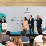 El consejero de Sanidad de Canarias inaugura el almacén de Cofarca en Lanzarote