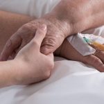España sigue lejos de las recomendaciones técnicas en unidades de cuidados paliativos