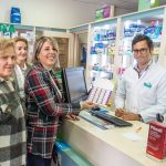 Las farmacias murcianas colaboran para cercar la medicación a los mayores que viven solos