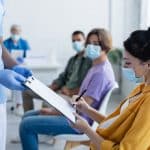 España se quita la mascarilla obligatoria con el descenso continuado de virus, gripe y covid