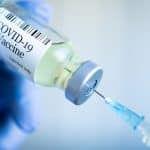 La vacuna covid mejora la supervivencia y reduce el riesgo de ictus e infarto en IC