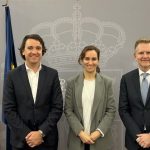 Fenin analiza con Sanidad el impacto de los aranceles en el acceso a tecnologías sanitarias