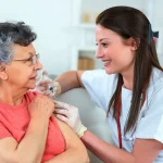 Galicia activa Sincigal y llama a más de 900.000 mayores a evaluar la vacuna frente al VRS