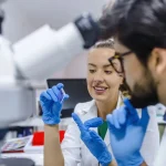 La cualificación farmacéutica añade salud pública, biotecnología y farmacogenómica