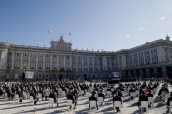 Vista general del acto de homenaje de estado a las víctimas de la pandemia de la covid-19 y de reconocimiento al personal sanitario, en la Plaza la Armería del Palacio Real en Madrid.