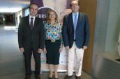 Venancio Callejo (Vifor Pharma), Teresa Bermejo (SEFH) y Benito García (SEFH), en el curso para revisores.