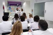 Imagen de una sesión de formación farmacéutica en la Universidad de Navarra.