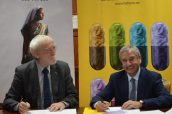 Imagen de la firma del convenio entre Fundación Hefame y Fundación Vicente Ferrer.