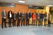 Imagen de la visita de los representantes de la Universidad de Murcia a las instalaciones de Hefame.