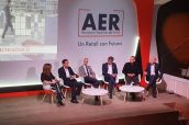 Imagen de la participación de Javier López, de Hefame, en la Jornada de la Asociación Española de Retail.