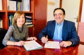 Imagen de la firma del acuerdo entre Novaltia y la UPV.