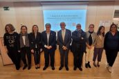 De izquierda a derecha María Fernández, Esther Cabrera, Eva Moreno, Guillem López, Manel Balcells, Josep Comín (Institut d'Investigació Biomèdica de Bellvitge), Rosario Azcutia (Fundación para la Investigación Biomédica del Hospital Universitario 12 de Octubre), Beatriz Torroba (Fundación para la Investigación Biomédica del Hospital Gregorio Marañón), Yolanda Ramallo (Fundación Canaria Instituto de Investigación Sanitaria de Canarias)