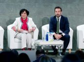 Encarna Cruz, directora general, y Joaquín Rodrigo, presidente de Biosim, en un acto de la entidad.