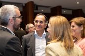 Isabel Pineros, Ana Bosch y Juan Yermo, de Farmaindustria, junto a Javier Padilla, secretario de Estado de Sanidad.