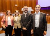 Isabel Pineros, Ana Bosch y Juan Yermo, de Farmaindustria, junto a Javier Padilla, secretario de Estado de Sanidad, en una foto de archivo, el día de la toma de posesión de Padilla.