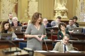 La presidenta Armengol durante su intervención de este miércoles en el Parlamento Catalán.