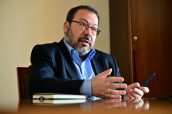 César Hernández en una foto de recurso en una entrevista pasada con Diariofarma.