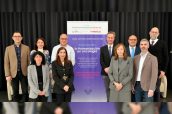 Participantes en el acto de presentación de la guía de Humanización.