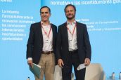Juan Yermo, director general de Farmaindustria y Carlos Gallardo, presidente mundial de Almirall y vicepresidente segundo de la Federación Europea de la Industria Farmacéutica (Efpia).