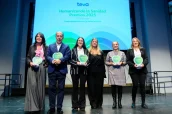 Los galardonados en la décima edición de los premios Humanizando la Sanidad de Teva.