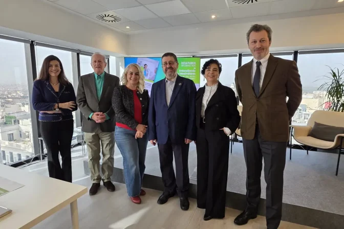 Arantxa Vallés, Javier Sánchez Caro, Yamile Zabana, Pedro
Rascón, Encarnación Cruz y Santiago Cervera