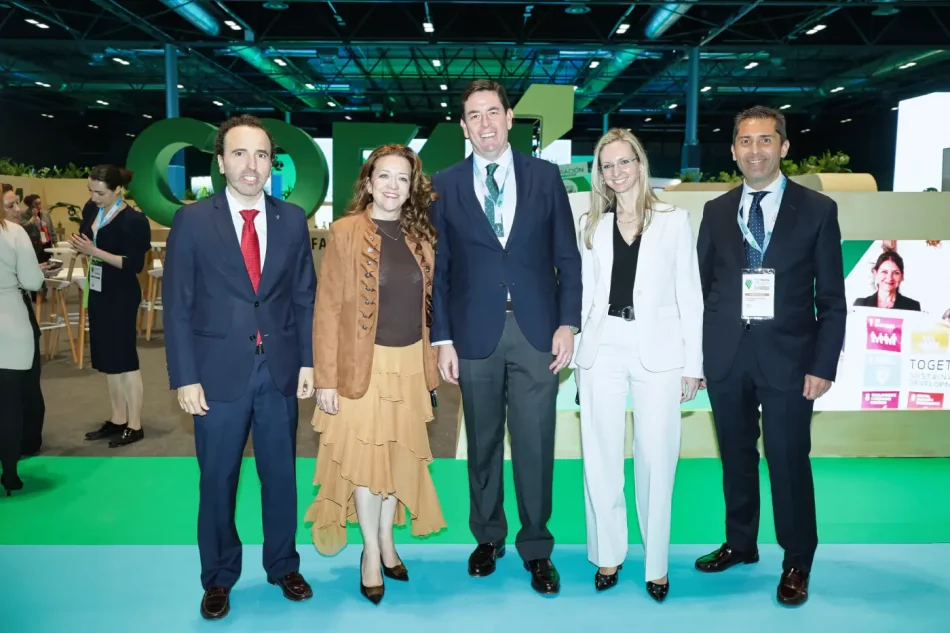 Jordi Casas, presidente del COFB; Fátima Matute, consejera de Sanidad de la Comunidad de Madrid; Manuel Martínez del Peral, presidente de Infarma y presidente en funciones del COFM; Laura Gutiérrez, viceconsejera de Sanidad de la Comunidad de Madrid; y José Manuel Becerra, director de Infarma y vocal en funciones de Titulares de Oficinas de Farmacia del COFM