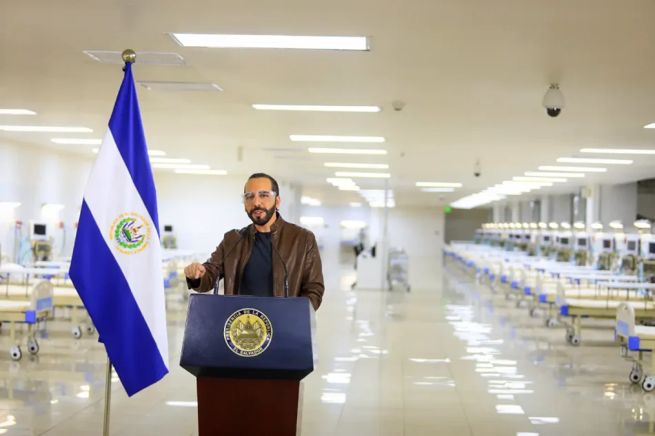 Nayib Bukele, presidente de El Salvador en la inauguración de un hospital