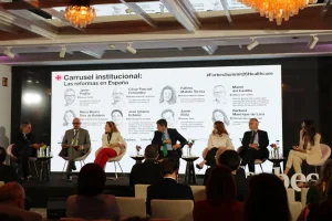 Mesa institucional del encuentro.