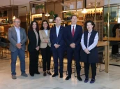 Participantes en el Encuentro de Expertos 'Estrategia Industrial y marco regulatorio: el caso de los medicamentos derivados del plasma'