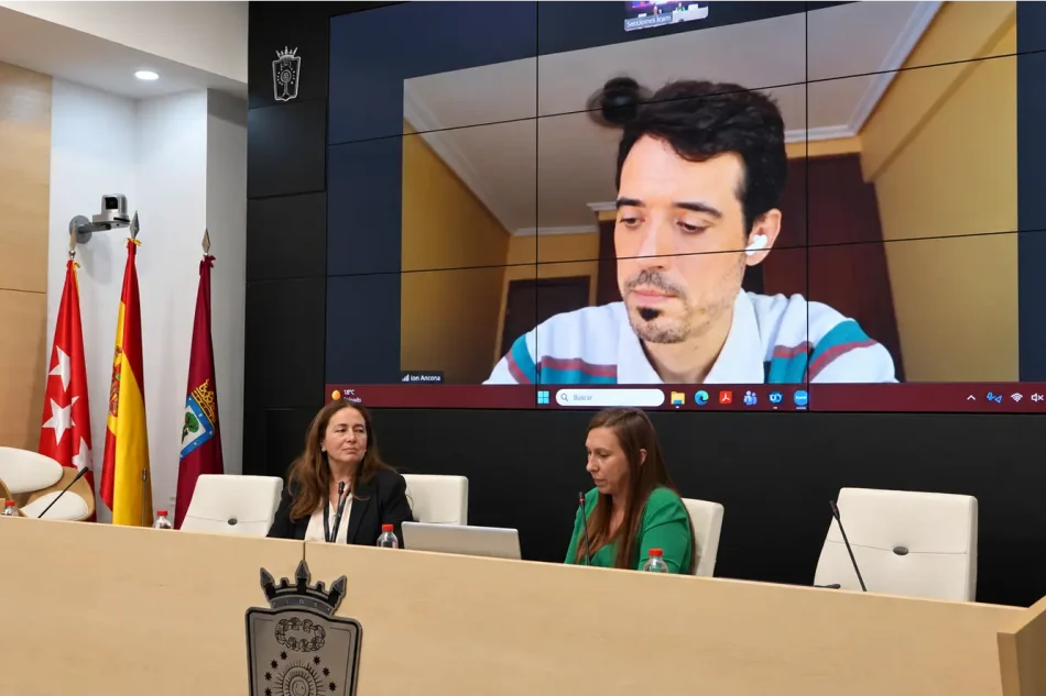 Margarita de la Pisa, Nuria Amarilla (presidenta de la secciñón de derecho farmacéutico del ÍCAM y moderadora) y Ion Arocena, por teleconferencia.