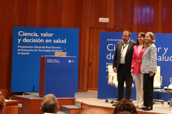 César Hernández, Sonia García Pérez (moderadora del acto) y María Jesús Lamas