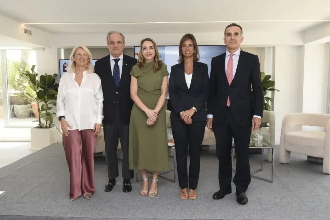 María Ángeles Figuerola, Jesús Aguilar, Matilde Sánchez Reyes, Elena Casaus Lara y Juan Yermo.